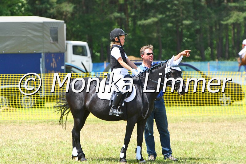 105M8956_Lucie_Spring_Reiter_WB.JPG - Turnier Ebersbach am 04.-05. Juni 2011Reiterin Laetitia DegelmannFoto Monika Limmer