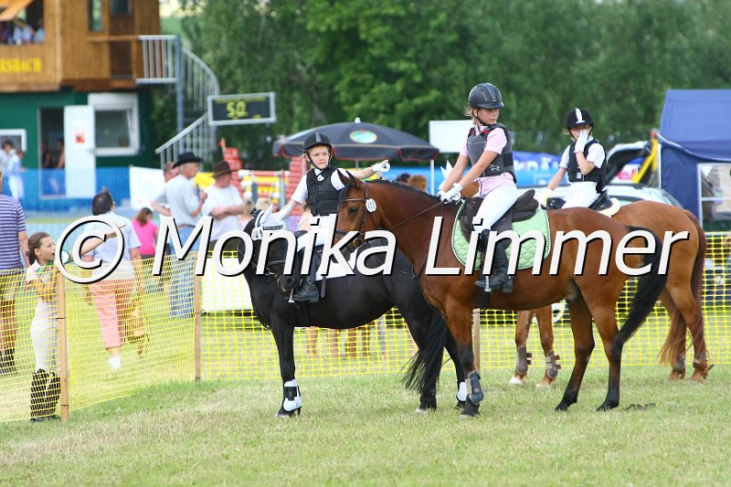 105M9092.JPG - Turnier Ebersbach am 04.-05. Juni 2011Reiterin Laetitia DegelmannFoto Monika Limmer