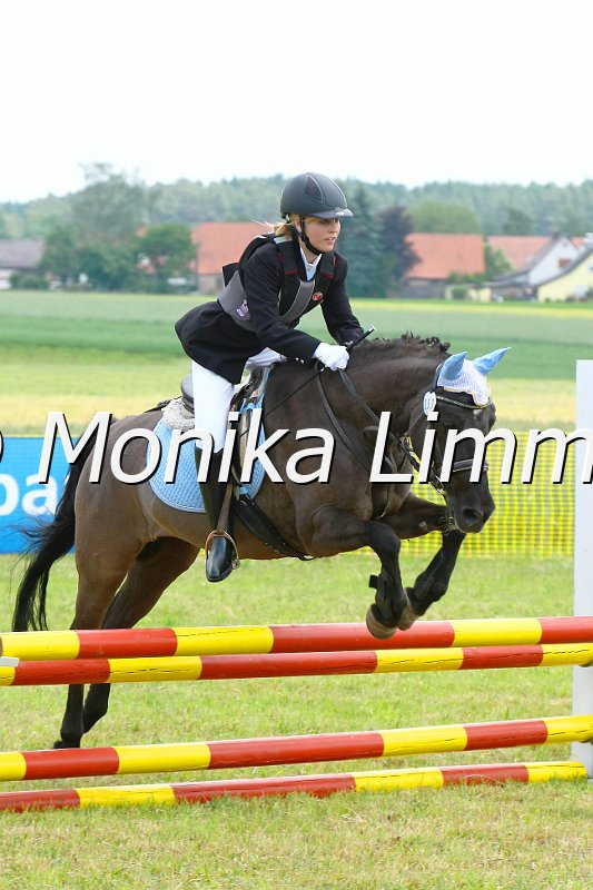105M8916.JPG - Turnier bei Urmoneit Ebersbach am 04.-05. Juni 2011Deliah Pemsel mit GinaFoto von Monika Limmer, www.foto-limmer.de