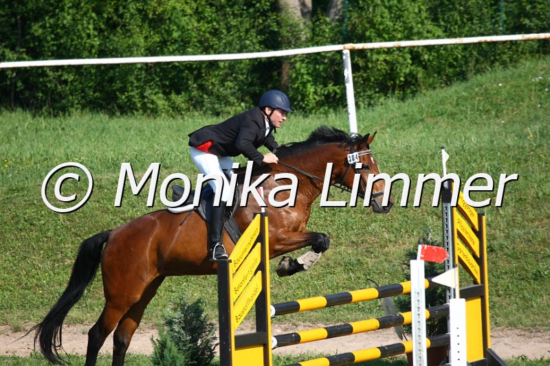105M3254_Uronia_Spring_A.JPG