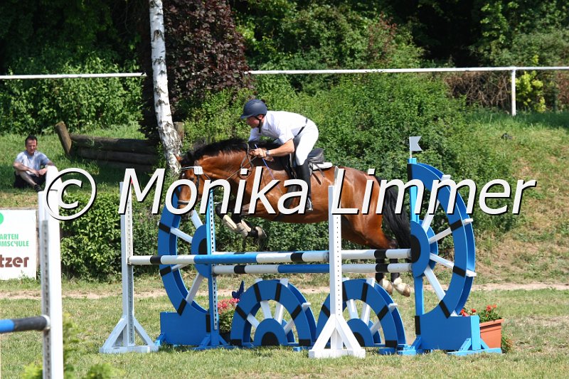 105M3502_Uronia_Spring_L.JPG
